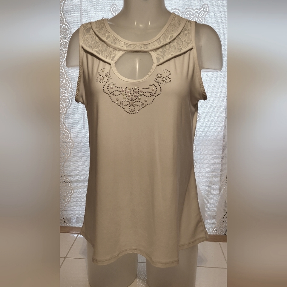 😁*BOGO SALE*😁 Emma & Olive white lace blouse size Large
